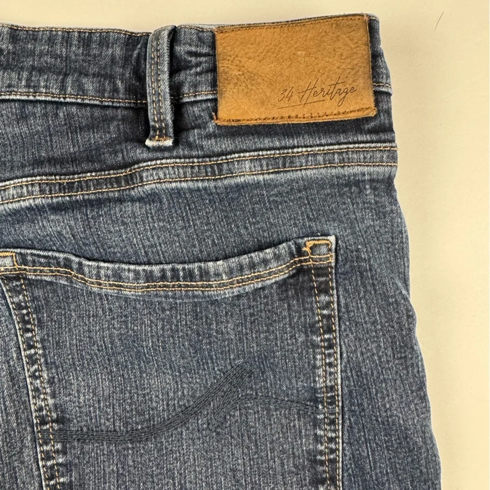 Heritage Men's Relaxed Jeans in Medium Blue